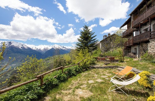 Saint-Pierre Apartment | Room 'Sabot' with Shared Terrace, Private Garden and Wi-Fi