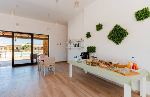 Posto Rosso Apartment | Room 'Stella Marina' with Shared Pool, Wi-Fi and Air Conditioning