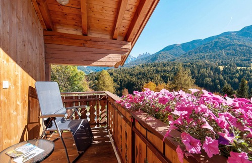 Villnoss Apartment | Room 'Veltierhof 6' with Mountain View, Private Terrace and Wi-Fi