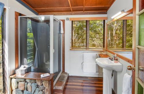 Maleny Bed & Breakfast | Rosebrook Cottages