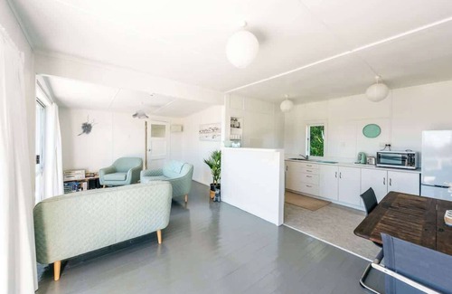 Onetangi House | Roses Bach | Stay Waiheke