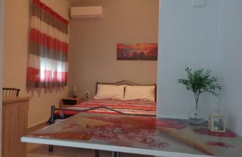 Nea Moudania Apartment | Roses Studios