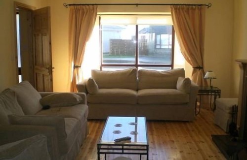Rosslare House | Rosslare Strand Holiday Home Sleeps 8