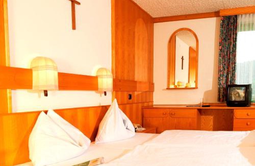 Strass im Attergau Bed & Breakfast | ROSSLWIRT-Rast