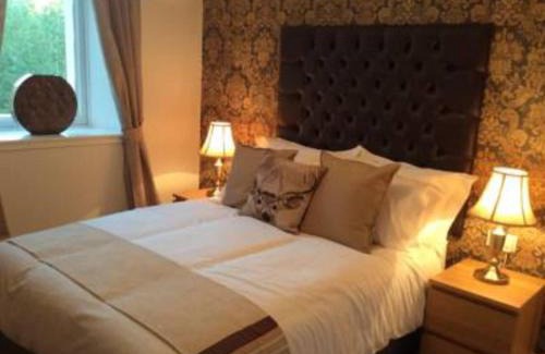 Rothesay Apartment | Rothesay - Apartment - Sleeps9 - PetsOK - Parking