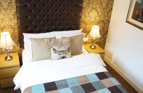 Rothesay Apartment | Rothesay - Apartment - Sleeps9 - PetsOK - Parking