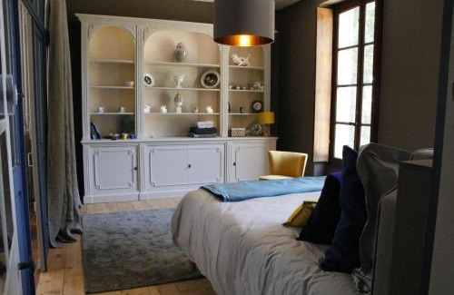 La Vieille-Lyre House | Rouge Maison