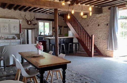 Avaray Bed & Breakfast | Roulotte à la Ferme de l'Isle