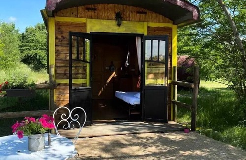 Chassenard Cabin | Roulotte Bohème 3 persons