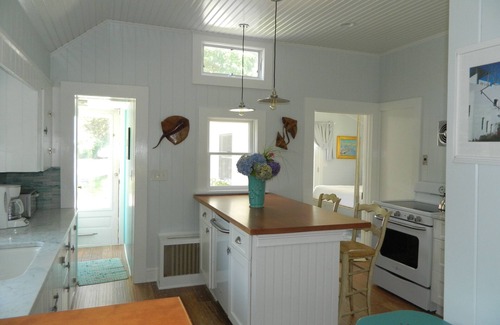 Rowayton Cottage | Rowayton Bungalow-Monthly Only 5,900 until May1 Inquire!