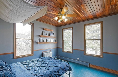 Fox Lake Bed & Breakfast | Roxana Resort