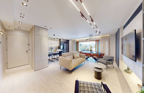 Mamilla Apartment | Royal Haven: King David's 3BR/3BTH Gym & parking