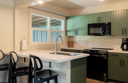 Historic Lahaina Front Street Apartment | Royal Lahaina Bungalows & Spa