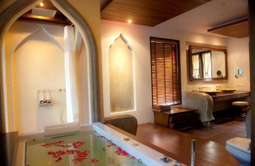 Choeng Mon Resort | Royal Muang Samui Villas - SHA Extra Plus