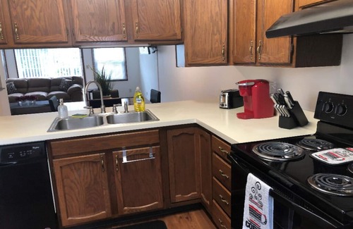 Charleston House | Royal Retreat Downtown-Convention Center