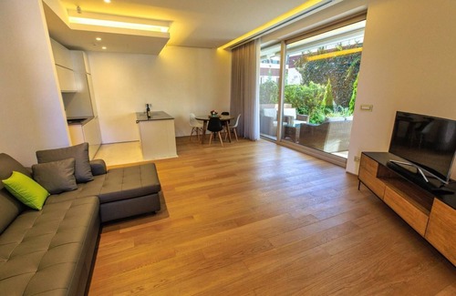 Rozino Apartment | Royal Sealine - Rozino