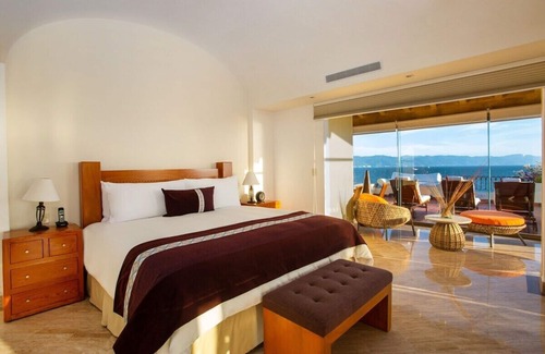 Marina Vallarta Resort | Royal Suite, beach front, Family friendly exclusive resort, sleeps 8!