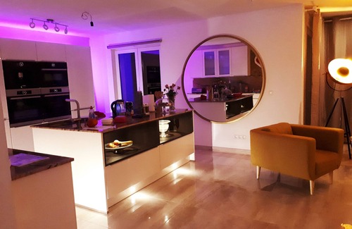 Lerchenau-West House | Royal Villa at Heart of Munich