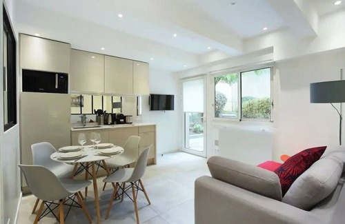 Archives Apartment | Rue Sainte Anastase - Marais 2 bedroom apartment