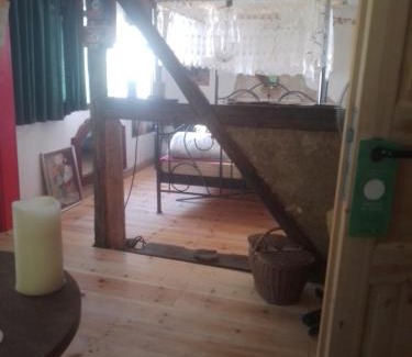 Lichtenwalde Cabin | Ruhig und spartanisch Wohnen im Denkmal