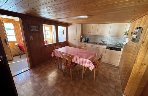 Saanenmöser Apartment | Ruhige Wohnung mit Atemberaubender Aussicht. Familien & Paare Willkommen