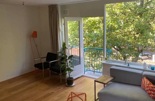 Amsterdam East Apartment | Ruim Appartement met Balkon in Bruisend Amsterdam-oost