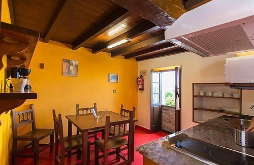 Villanueva de Pria Cottage | Rural apartment Playa del Canal for 4 people