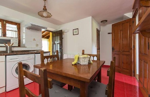 Villanueva de Pria Cottage | Rural apartment Playa del Canal for 4 people