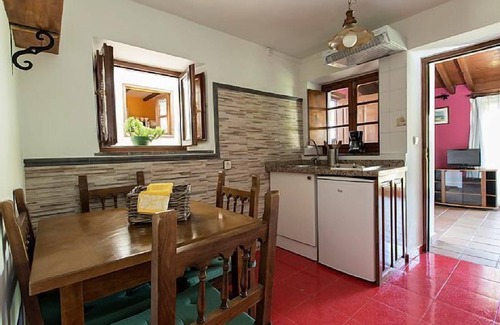 Villanueva de Pria Cottage | Rural apartment Playa del Canal for 4 people