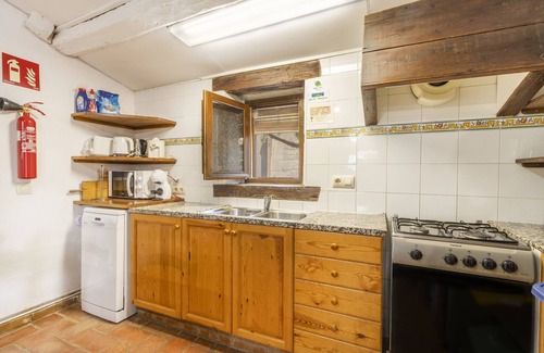 Gargalla House | Rural House 'La Caseta De Sant Grau' with Mountain Views, Shared Pool and Wi-Fi