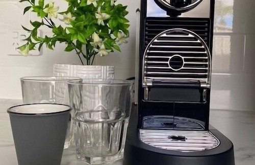 Gumlow House | Rural Setting - Close to shops, Townsville Hospital and Riverway