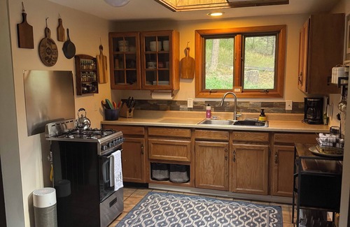 Evergreen House | Rustic and charming 2 bedroom retreat with a beautiful deck