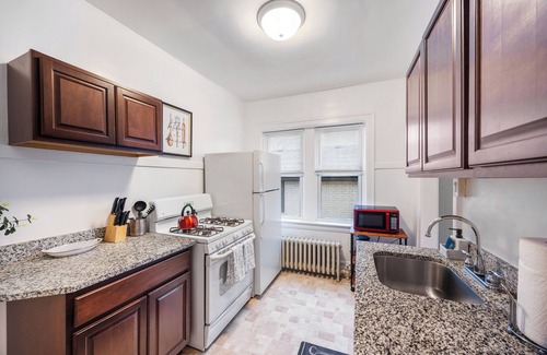 Berwyn Apartment | Rustic APT |Near Hosp| 25mins to ORD|MDW|DT|Free Parking&Wifi