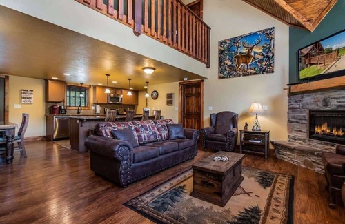 Reeds Spring Cabin | RUSTIC CABIN with 7 Master Suites! By Pool!