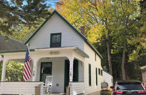 Bayside Cottage | Rustic cottage a block from the water at 19 Broadway, Bayside, Northport w/WiFi