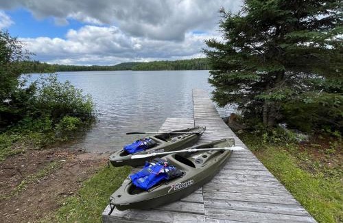 Nominingue House | Rustic Cottage by the Lake
