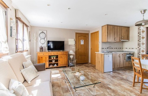 Senegue House | Rustic Duplex in the Pyrenees - Garden & Parking