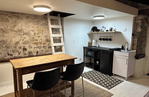 Elora Apartment | Rustic Escape - Private Suite in Downtown Elora