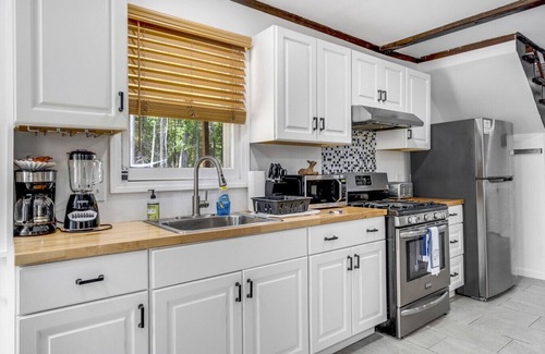 Moultonborough House | Rustic Lakehouse - Firepit & Funhouse