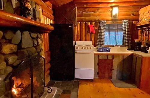 Lisbon House | Rustic Log Cabin #5 - "Escape"