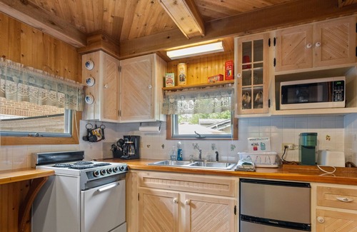 Ephraim Cabin | Rustic Log Cabin! Romantic, Cozy, Quiet!