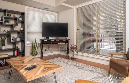 East Kootenay Apartment | Rustic Modern 2 Bed 2 Bath with Lakeview Pool and Hot Tub