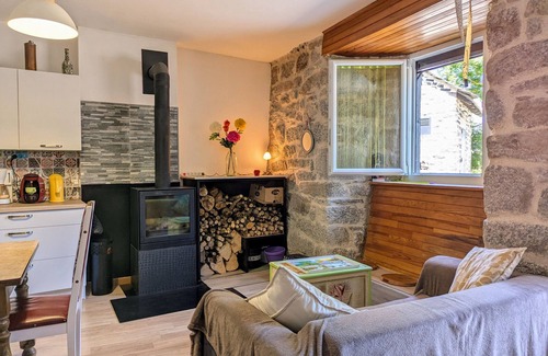 Saint-Front Cottage | Rustic stay near Estables and Puy-en-Velay