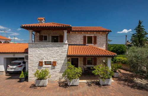 Kringa Villa | Rustic villa Casa Mate with 2 bedrooms in Tinjan