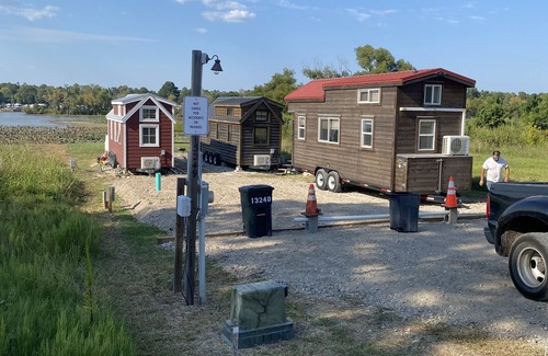 Willis House | RV-Tiny Home lot for Rent <40’