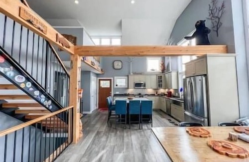North Conway House | Saco River Escape, private beach, Mountain Views