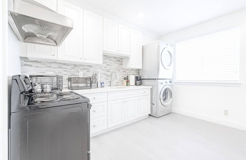 Sunnyvale West Apartment | Safe 2BR Apt w/AC/Washer/Dryer/EV on 1F-Sunnyvale