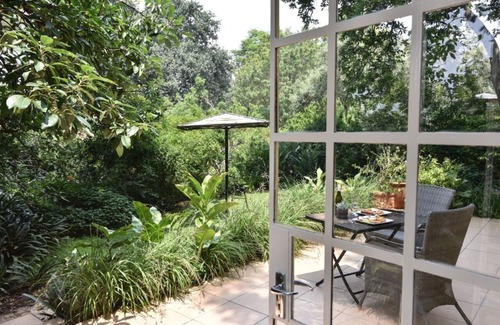 Muldersdrift House | Sagewood cottage for 2 people with wonderful private terrace in garden!