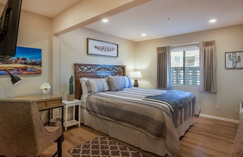 Uptown Sedona Hotel | Saguaro Room #101 @ Sedona Uptown Suites