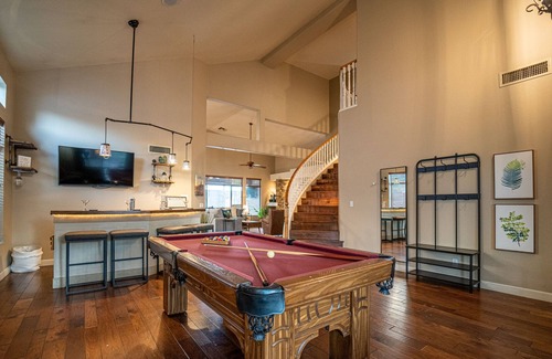 Gilbert House | Saguaro Sunset! Sleeps 12 with Heated Pool Too! Game Room